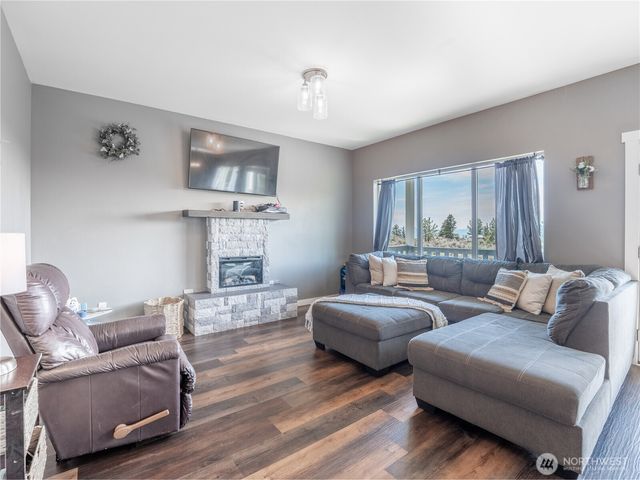 202 Chipmunk Trail Road, East Wenatchee, WA 98802