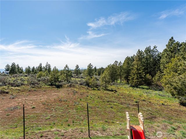 202 Chipmunk Trail Road, East Wenatchee, WA 98802
