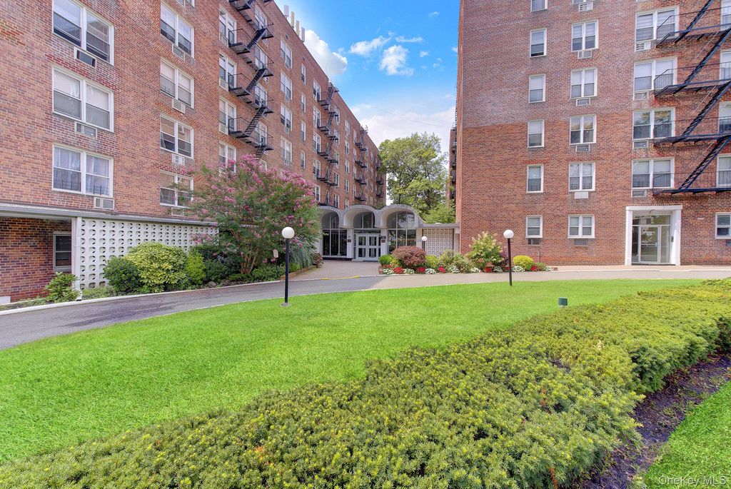 54-40 Little Neck Parkway 6G, Little Neck, NY 11362 — exterior
