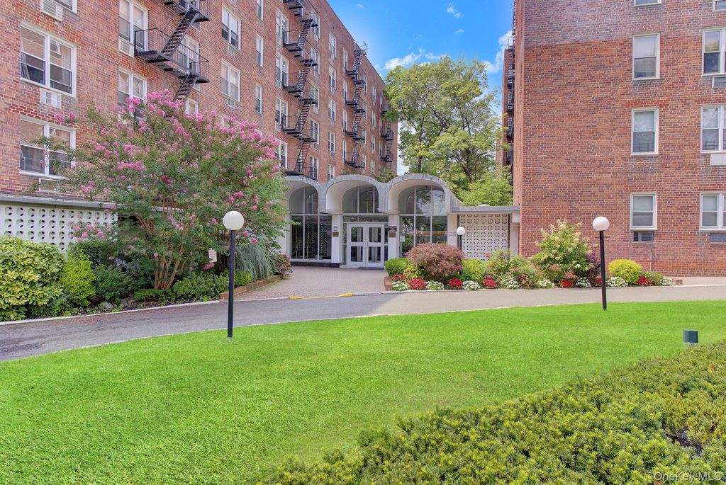 54-40 Little Neck Parkway 6G, Little Neck, NY 11362 — photo 2