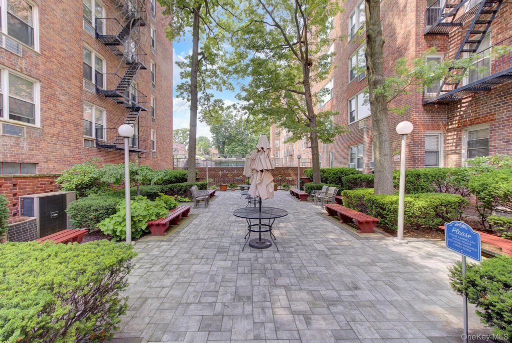 54-40 Little Neck Parkway 6G, Little Neck, NY 11362 — photo 5
