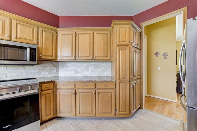1112 Copperfield Drive, Edmond, OK 73003