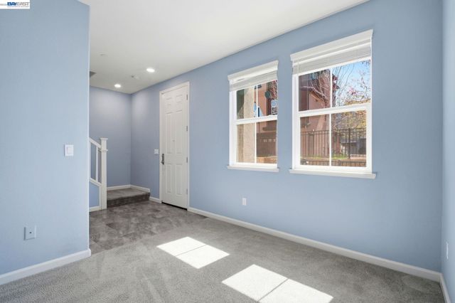 102 Fanuncio Ln, Hayward, CA 94544