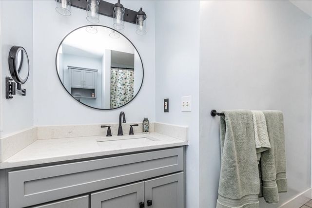 50 Stephen Ave, Dracut, MA 01826