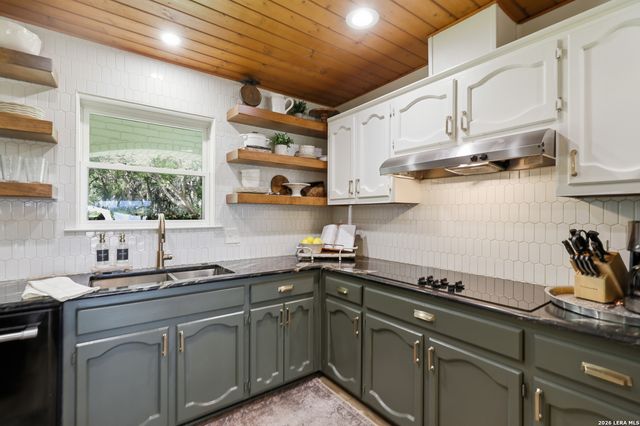 8908 CEDAR TRL, Boerne, TX 78006