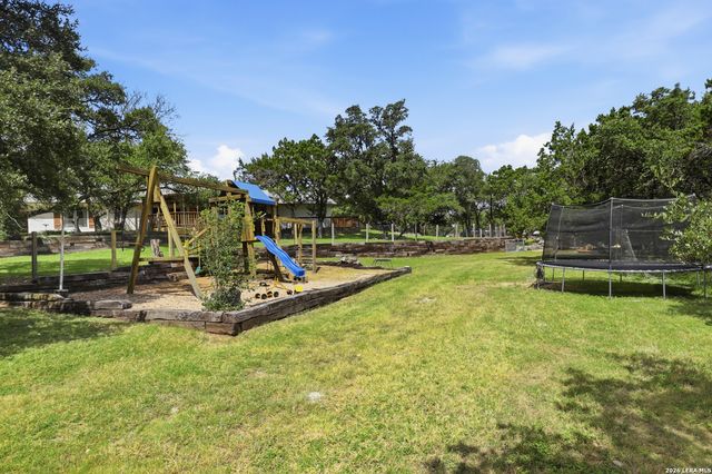 8908 CEDAR TRL, Boerne, TX 78006