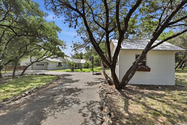 8908 CEDAR TRL, Boerne, TX 78006