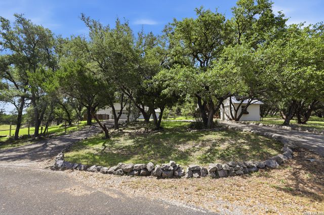 8908 CEDAR TRL, Boerne, TX 78006