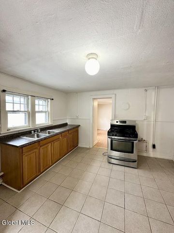 551 5th Avenue, Troy, NY 12182