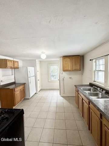 551 5th Avenue, Troy, NY 12182