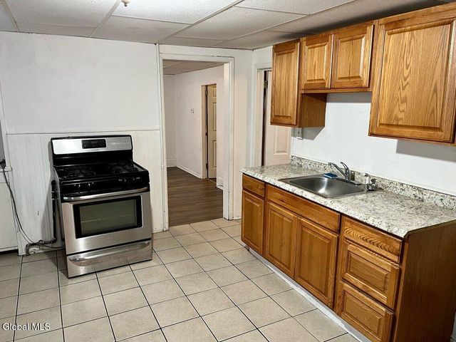 551 5th Avenue, Troy, NY 12182