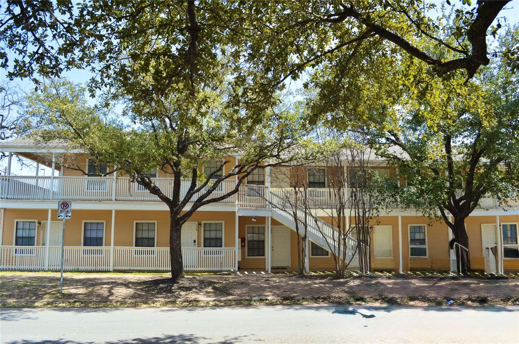 619 W 37th ST 104, Austin, TX 78705