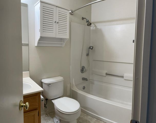 6368 Laguna Mirage Ln, Elk Grove, CA 95758