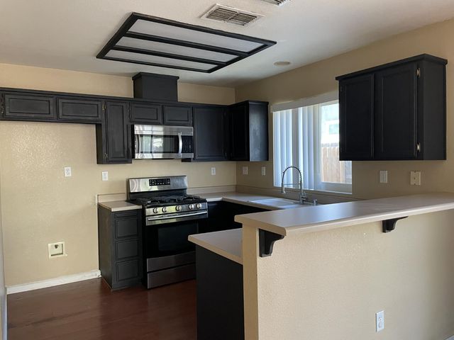 6368 Laguna Mirage Ln, Elk Grove, CA 95758
