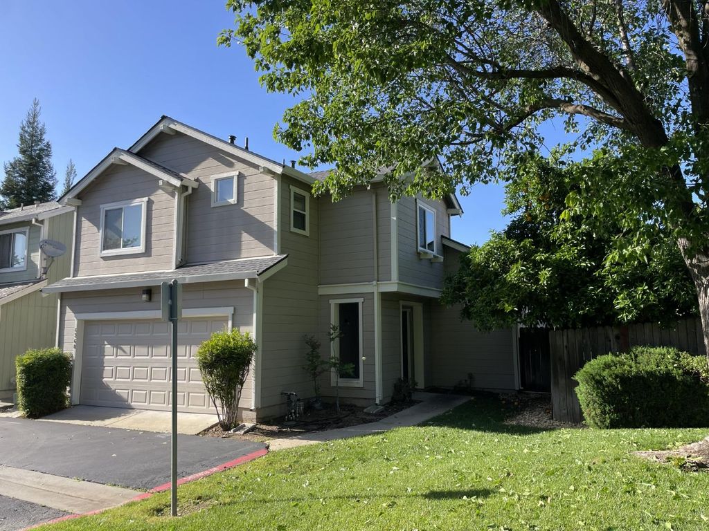 6368 Laguna Mirage Ln, Elk Grove, CA 95758