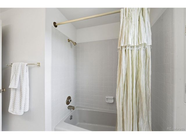 5923 E Irwin Pl, Englewood, CO 80112