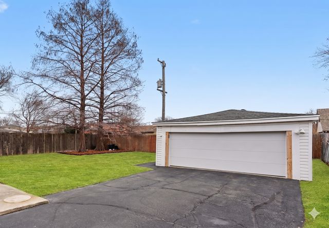 8719 Olympic Drive, Bridgeview, IL 60455