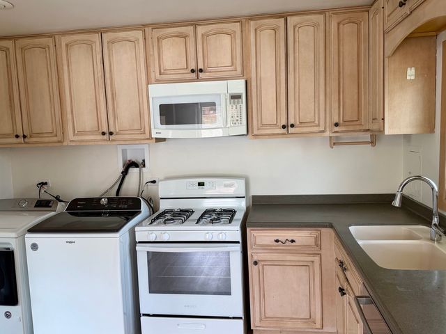 8719 Olympic Drive, Bridgeview, IL 60455