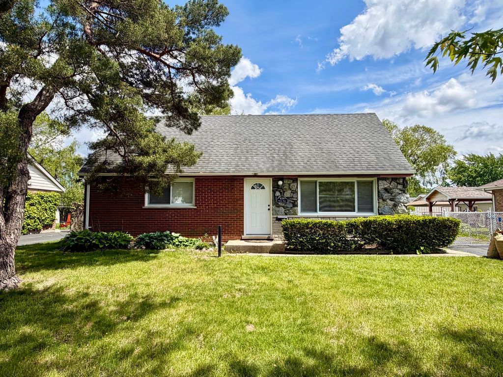 8719 Olympic Drive, Bridgeview, IL 60455