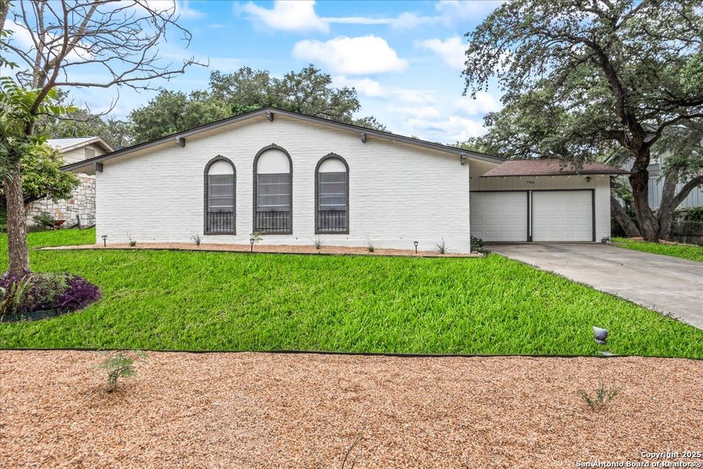 706 Serenade Dr, San Antonio, TX 78216