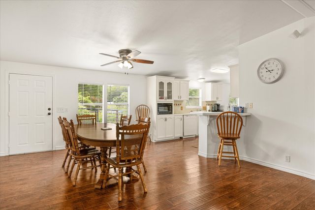 5823 Parkside Court, Granbury, TX 76048