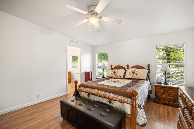 5823 Parkside Court, Granbury, TX 76048