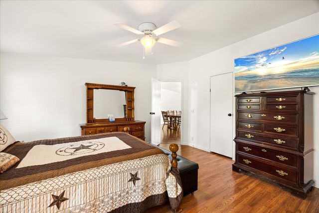 5823 Parkside Court, Granbury, TX 76048