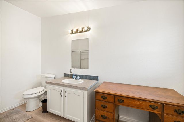 5823 Parkside Court, Granbury, TX 76048