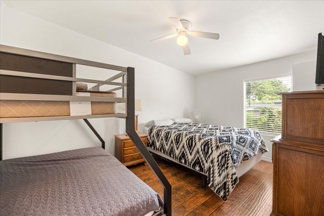 5823 Parkside Court, Granbury, TX 76048