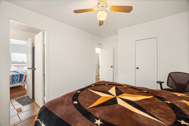 5823 Parkside Court, Granbury, TX 76048