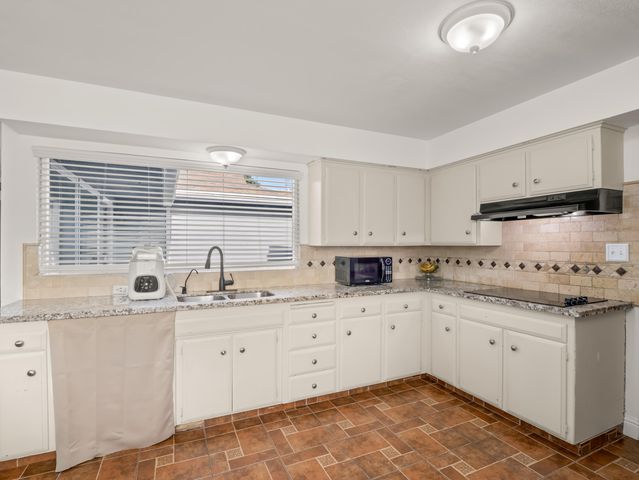 4535 N Laureen Avenue, Fresno, CA 93726