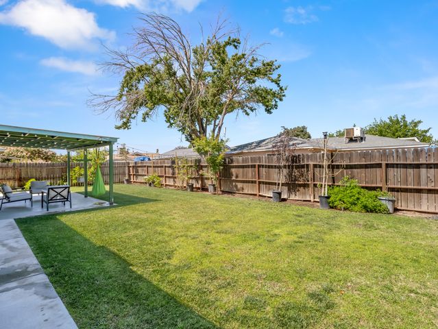 4535 N Laureen Avenue, Fresno, CA 93726