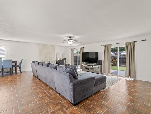 4535 N Laureen Avenue, Fresno, CA 93726