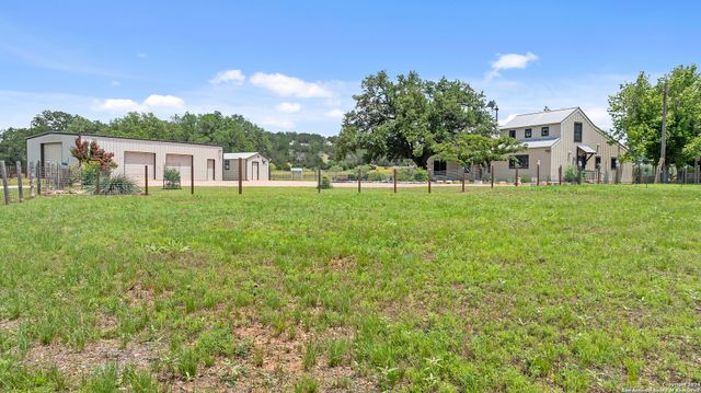 544 Alfred Henke Road, Fredericksburg, TX 78624