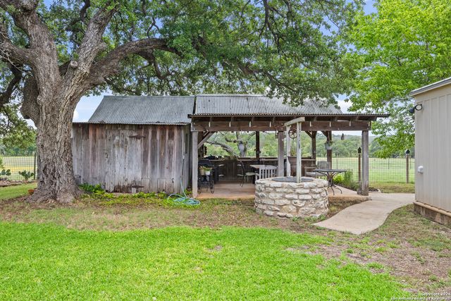 544 Alfred Henke Road, Fredericksburg, TX 78624