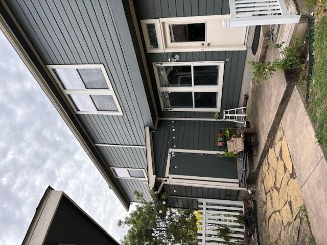 5689 Fergus B, Kyle, TX 78640