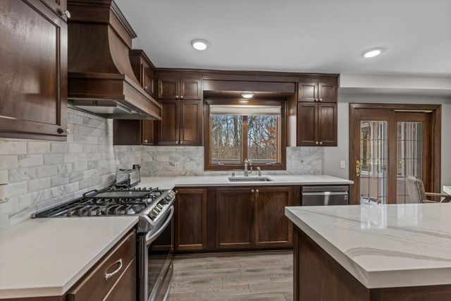 4687 Parkridge Drive, Eagan, MN 55123