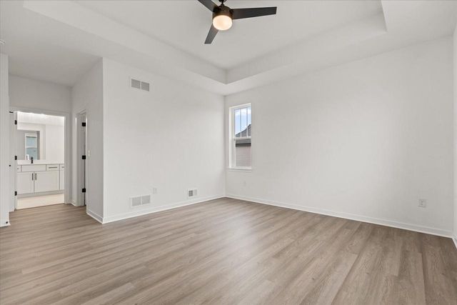 1746 Whalen DRIVE, Oconomowoc, WI 53066