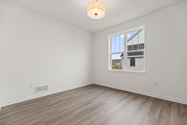 1746 Whalen DRIVE, Oconomowoc, WI 53066