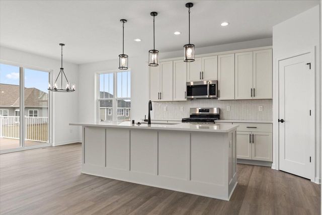 1746 Whalen DRIVE, Oconomowoc, WI 53066