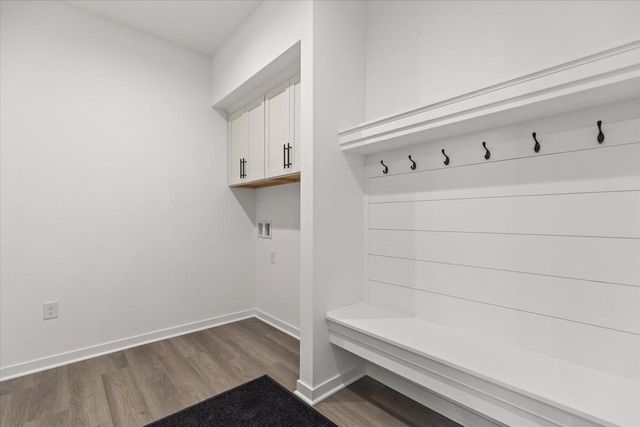 1746 Whalen DRIVE, Oconomowoc, WI 53066