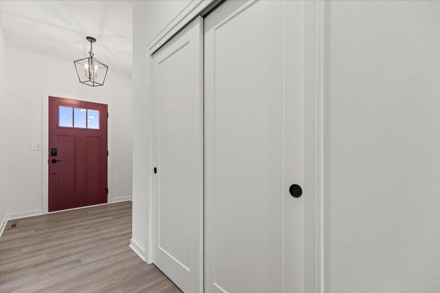 1746 Whalen DRIVE, Oconomowoc, WI 53066