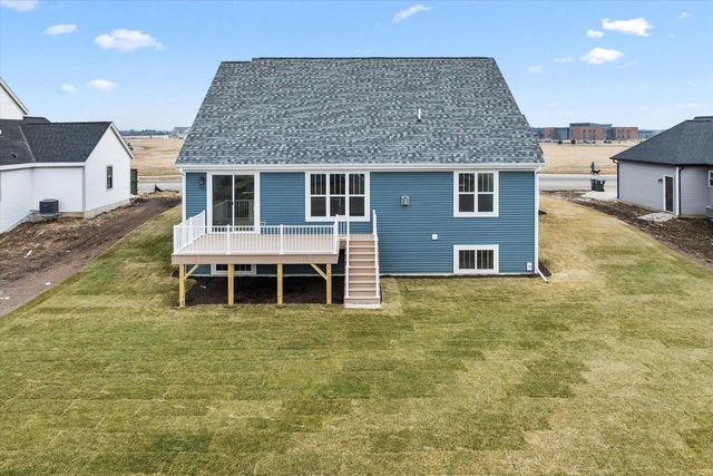 1746 Whalen DRIVE, Oconomowoc, WI 53066