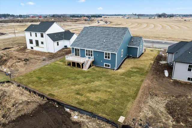 1746 Whalen DRIVE, Oconomowoc, WI 53066