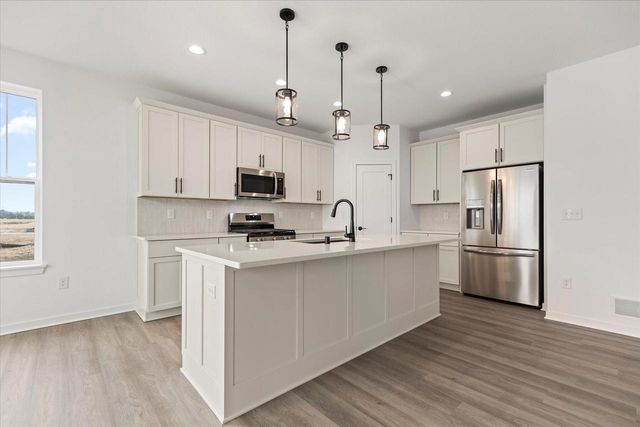 1746 Whalen DRIVE, Oconomowoc, WI 53066