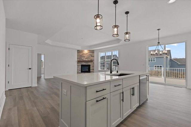 1746 Whalen DRIVE, Oconomowoc, WI 53066