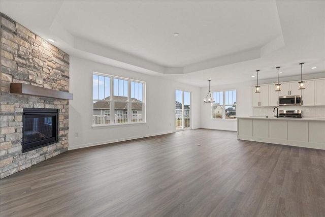 1746 Whalen DRIVE, Oconomowoc, WI 53066