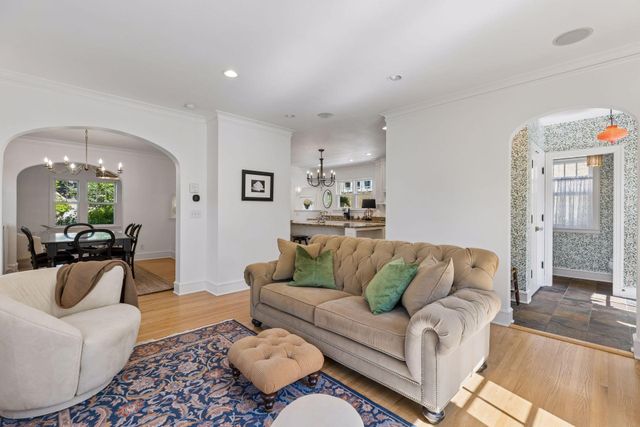 4033 Ewing Avenue S, Minneapolis, MN 55410