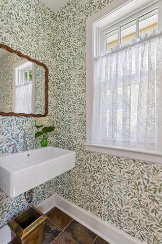 4033 Ewing Avenue S, Minneapolis, MN 55410