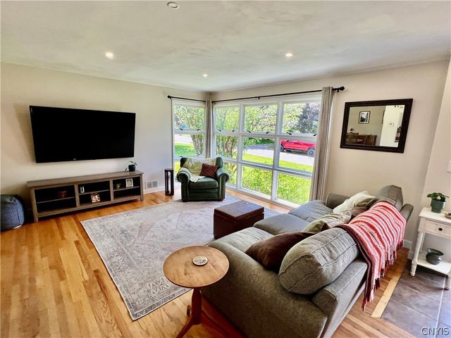 15 Gregory Street, Oswego, NY 13126